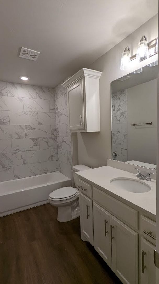 Building Photo - 3 Bed 2 Bath 2 Car Duplex Freedom Villas in Midwest City, OK