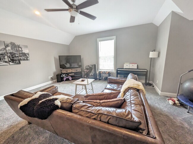 Building Photo - 1612 Auburndale Ave