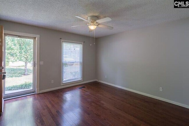 Building Photo - Sensational Three Bedroom Home Located in the Earlewood Community!