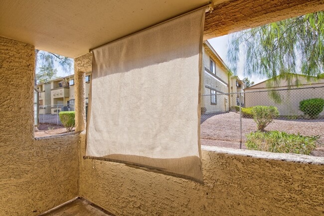 Building Photo - 7200 W Pirates Cove Rd