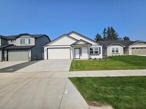 Building Photo - New Premiere Build! October Rent Free