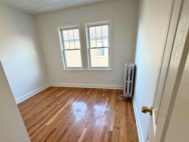 Building Photo - 19 1st St