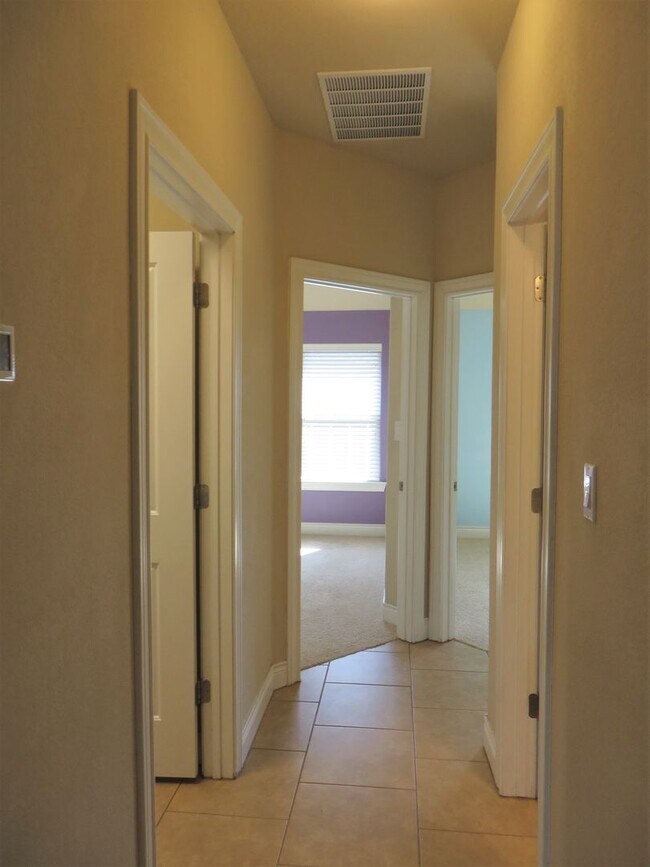 Building Photo - 3 Bedroom 2 Bathroom Siena Round Rock Home