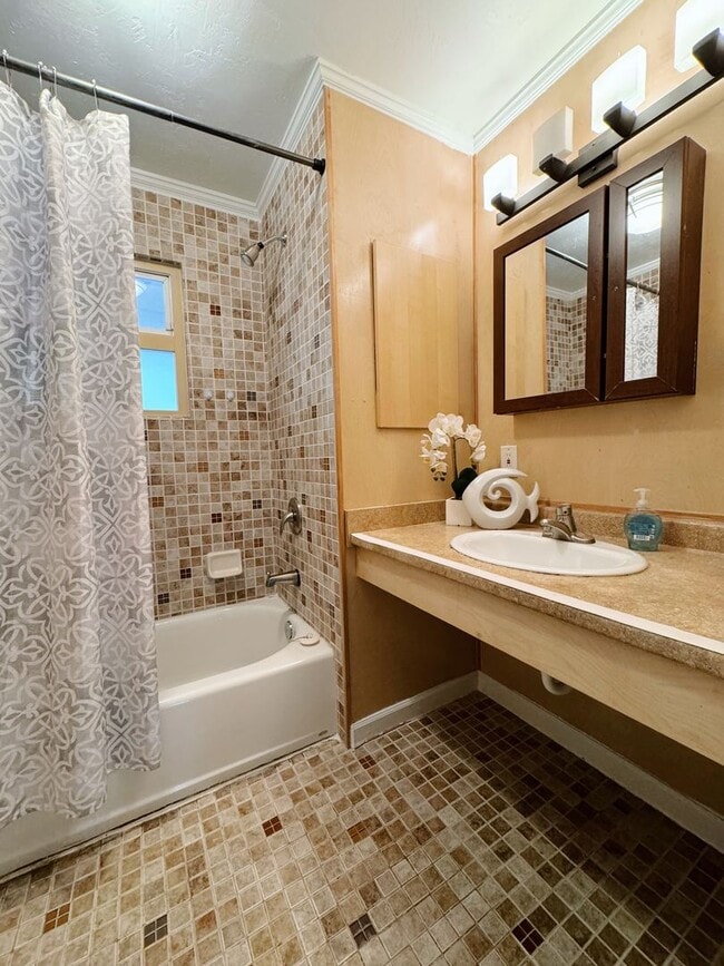 Building Photo - Cozy 3BD/2BTH Lynnwood Rambler for Lease!