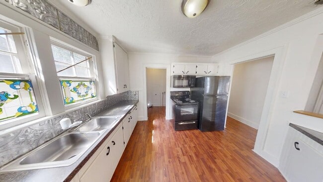 Building Photo - 504 S Avenue B
