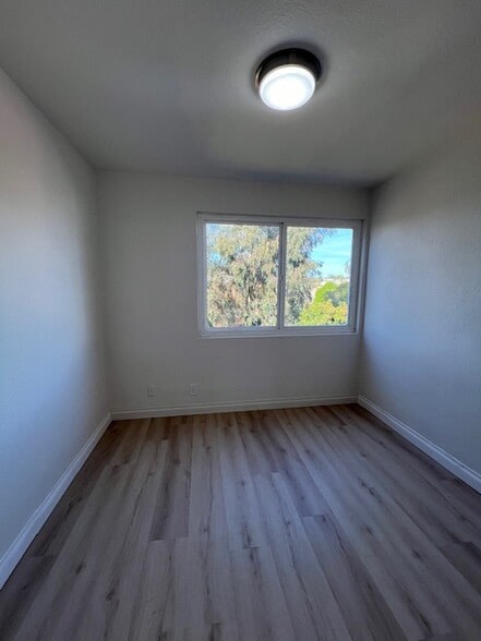 Building Photo - 6546 Kelly St