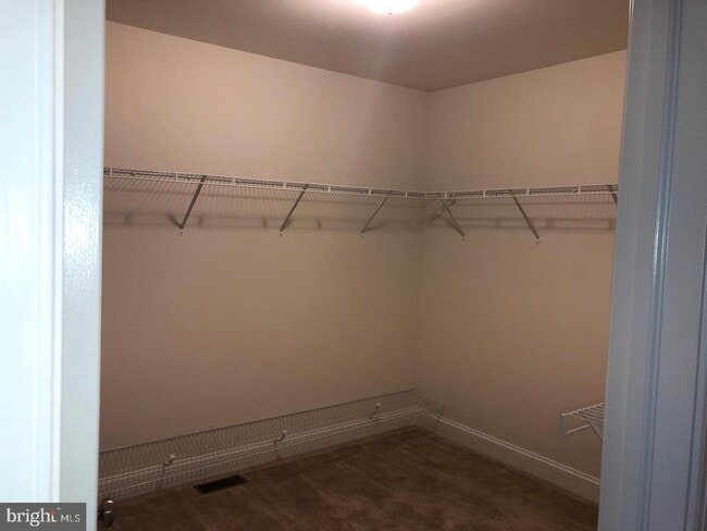 Building Photo - 120 Woodwinds Dr