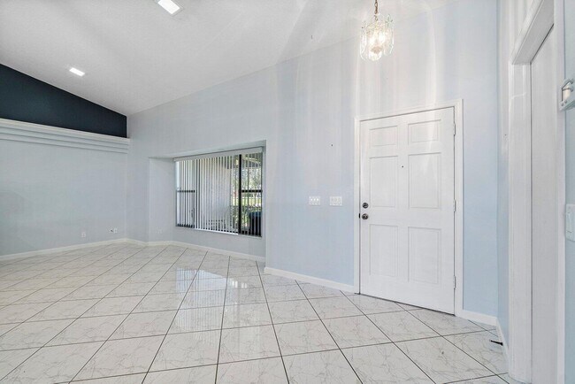 Building Photo - 61 W Rubber Tree Dr