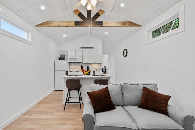 Building Photo - 720 Pritchett Ln