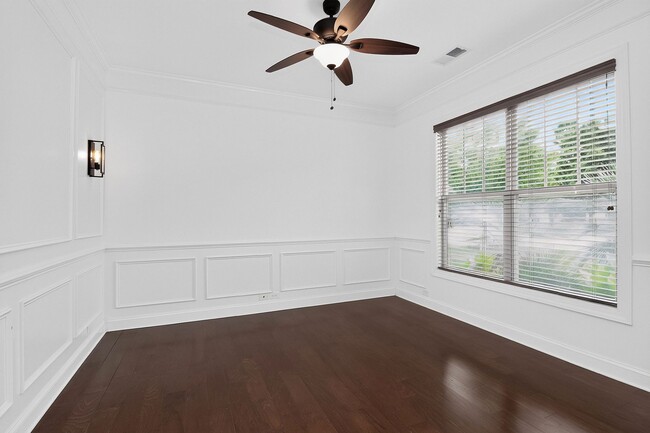 Building Photo - 549 Daventry Ct