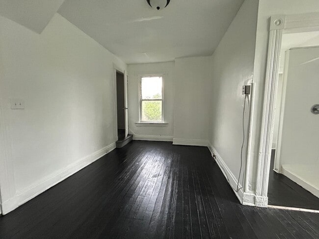 Building Photo - 1910 Fairmount Ave