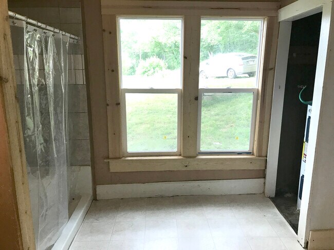 Building Photo - 1374 E Canal St