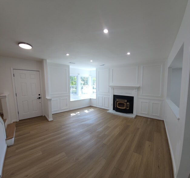 Building Photo - 1206 Caldwell Ct S