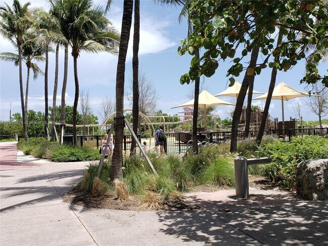 Building Photo - 6515 Collins Ave