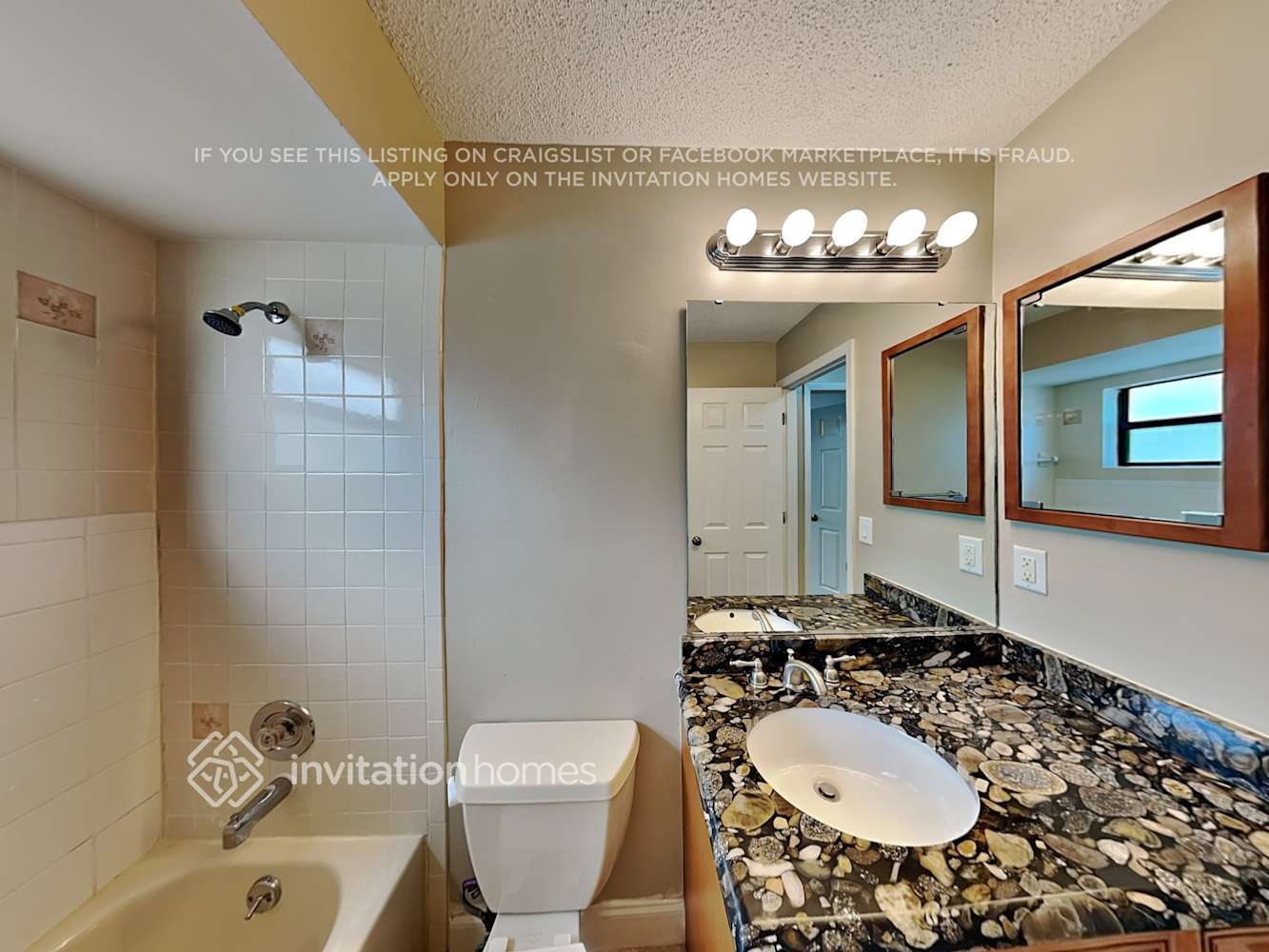 Building Photo - 2297 Cork Oak St E