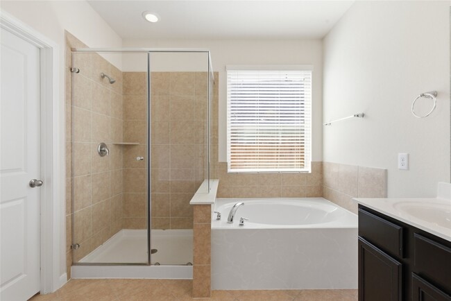 Building Photo - 3418 Delta Dr