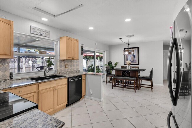 Building Photo - 6841 NW 7th Ct