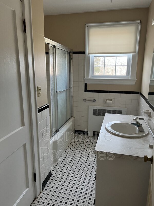 Building Photo - 1306 Oakwood St