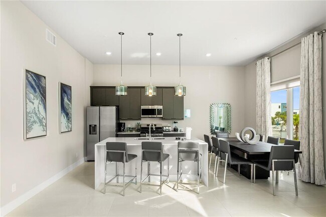 Building Photo - 7770 Sandy Ridge Dr