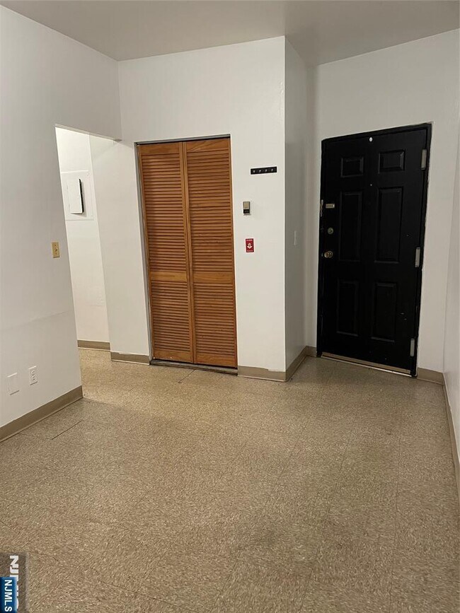 Primary Photo - 101 Center St