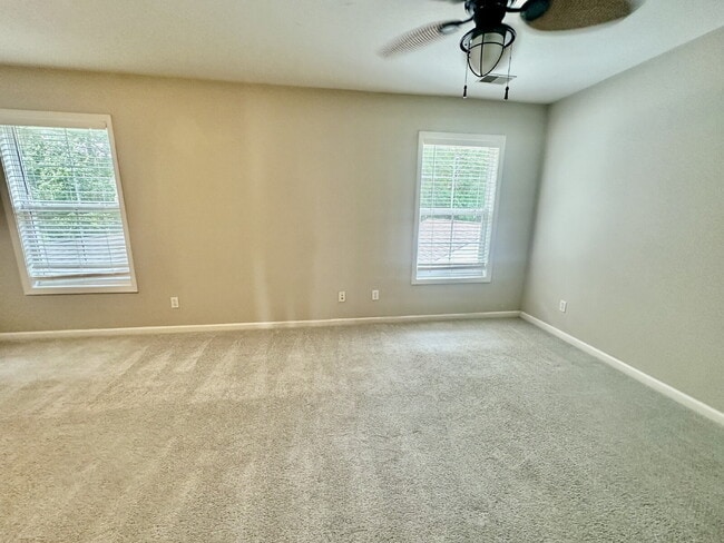Building Photo - Spacious Townhome with a Private Courtyard in Westbury Park!