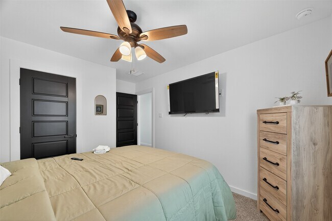 Building Photo - 3233 Creston Gate Dr