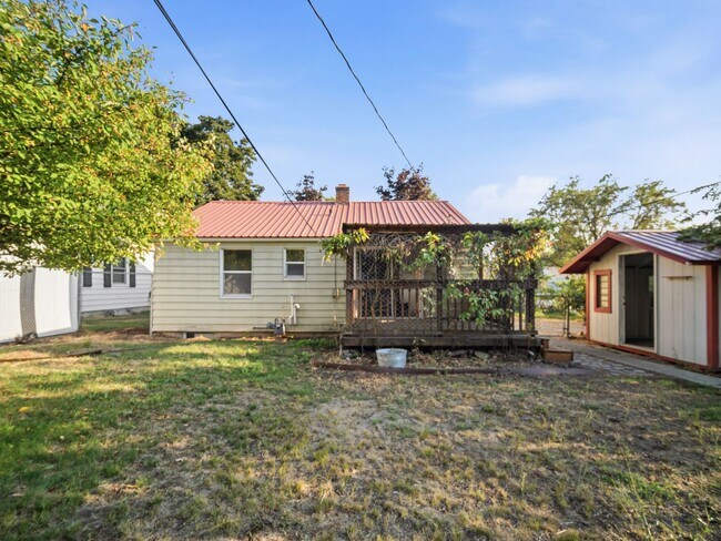 Building Photo - 2716 W Everett Ave