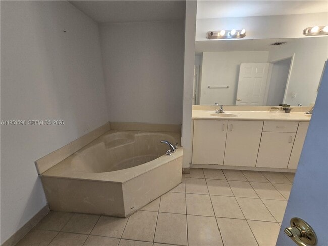 Building Photo - 3601 NW 14th Ct