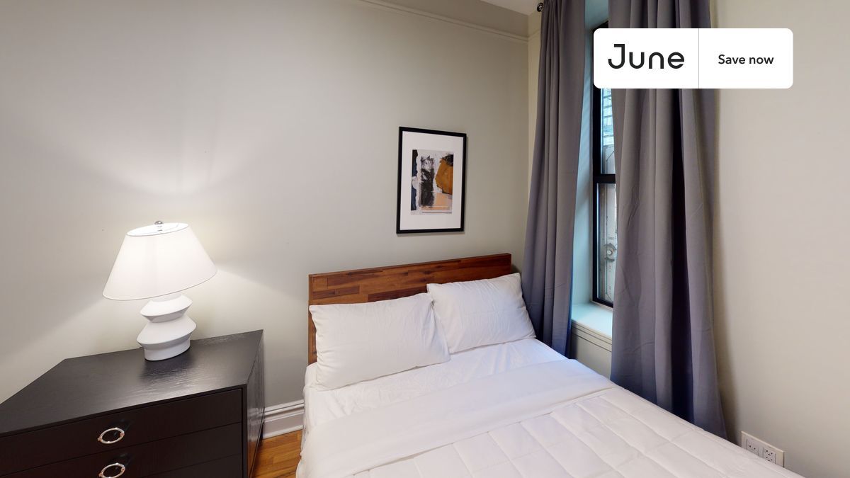 Building Photo - 15 W 107th