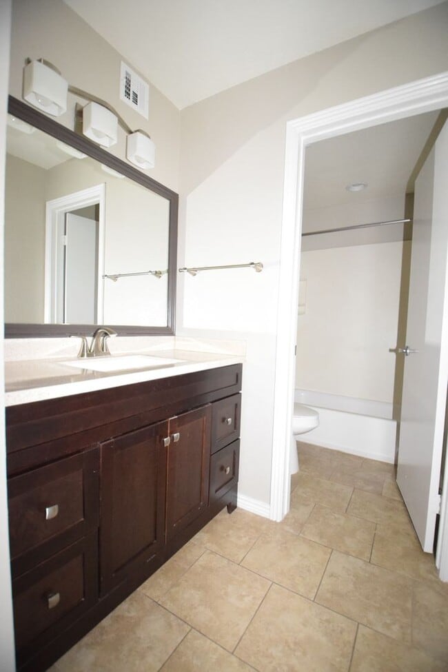 Building Photo - Beautifully remodeled Scottsdale condo bac...