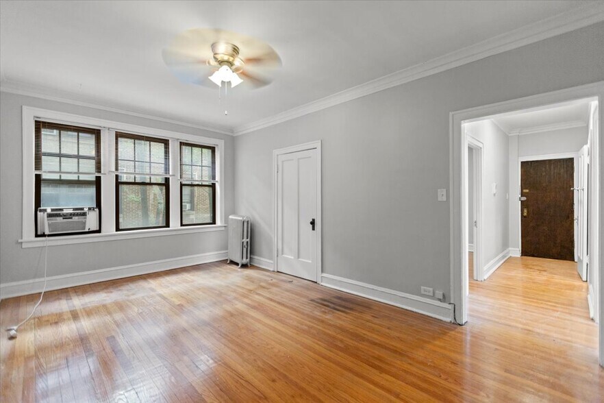 Building Photo - 2332 W Addison St