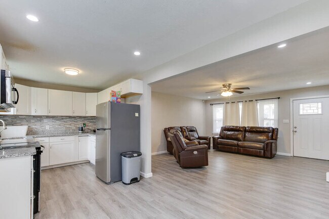 Building Photo - 1011 Robinson Rd