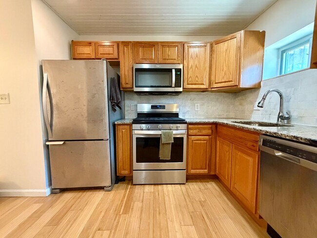 Building Photo - Stunning 3-Bedroom/1.5 Bathroom Townhome in West Passyunk! Available NOW!