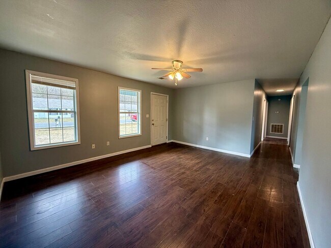 Building Photo - 205 N 18th Ave