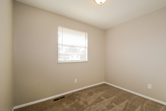 Building Photo - 17 Cedar Park Dr