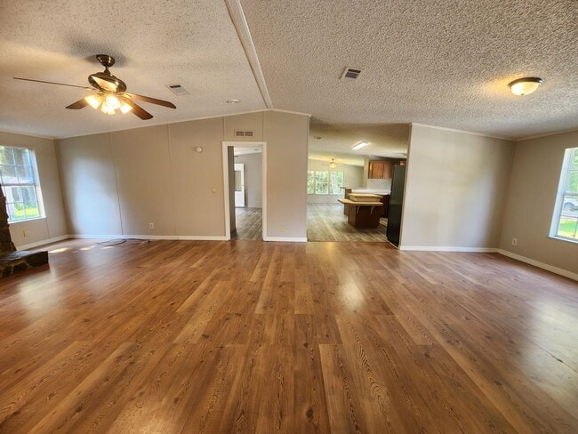 Building Photo - 3 Bed 2 Bath  FENCED land w/ Workshop 3 Miles from WEC!