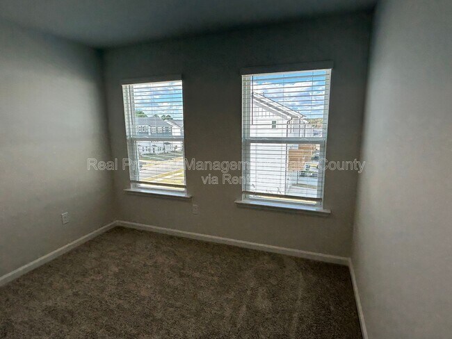 Building Photo - 2795 Cassius Dr
