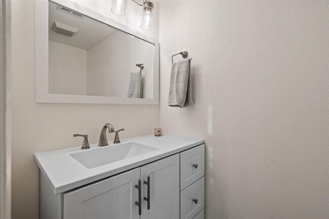 Building Photo - 4413 Whispering Valley Dr