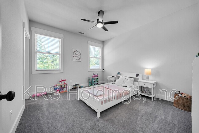 Building Photo - 629 Hayes Dr