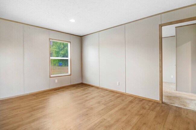 Building Photo - SPACIOUS 4 BR | 3 BA HOME W/ PLENTY OF PRI...