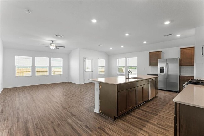 Building Photo - 425 Escondido Cir