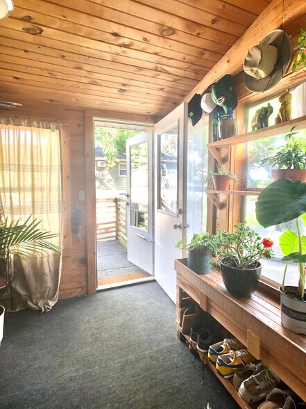 Building Photo - 1817 Spohn Ave