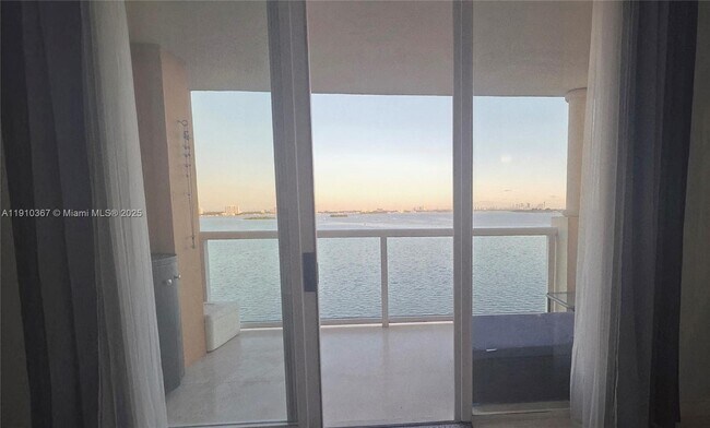 Building Photo - 1625 Kennedy Cswy