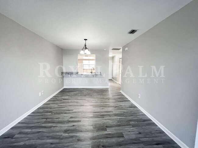 Building Photo - 4530 SW 10th Ave