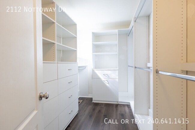 Building Photo - 2112 Nottoway Dr