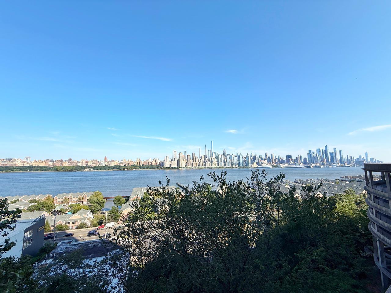 Building Photo - 6600 Boulevard E