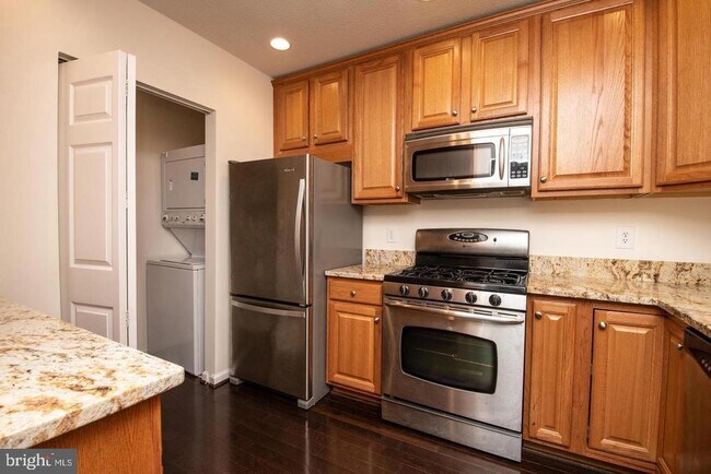 Building Photo - 20273 Beechwood Terrace