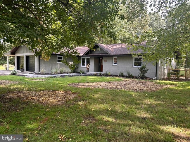 Building Photo - 827 Locust Dr