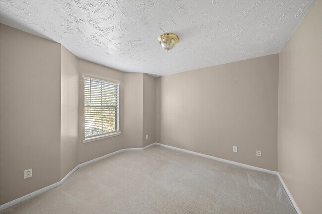Building Photo - 8051 Bay Branch Dr