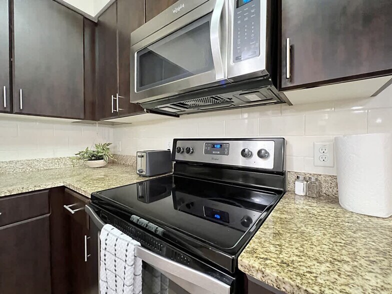 Building Photo - 4504 W Spruce St